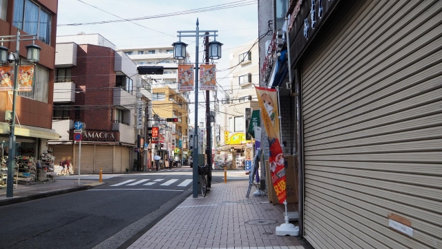 葛飾区亀有駅前の交差点